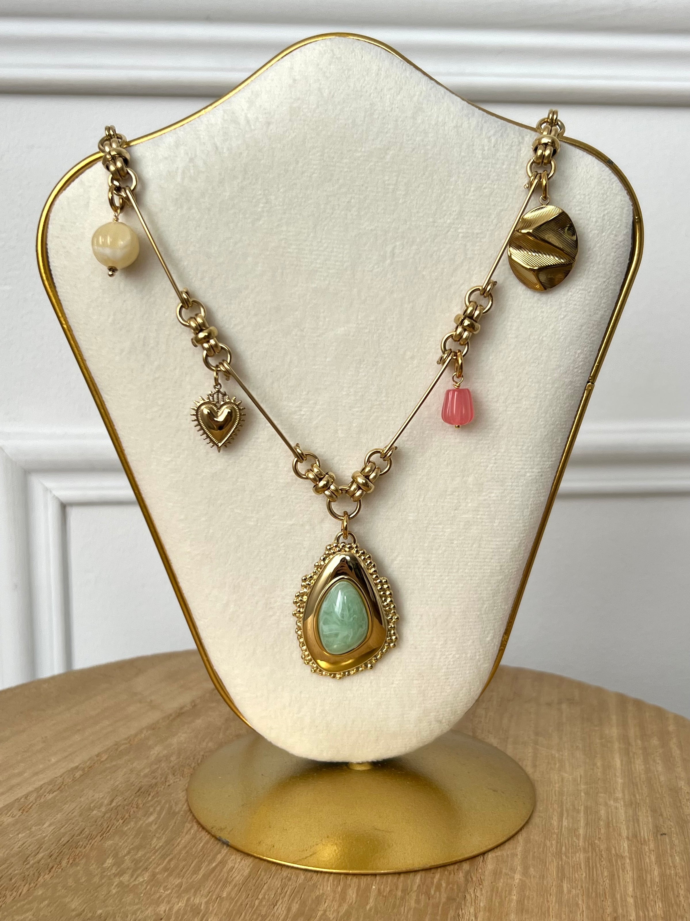 Long gold necklace: Cathi