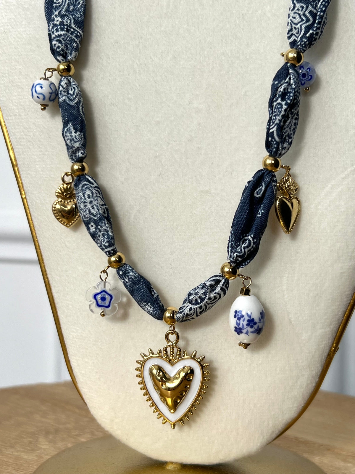 Collier bleu et doré : Uelva