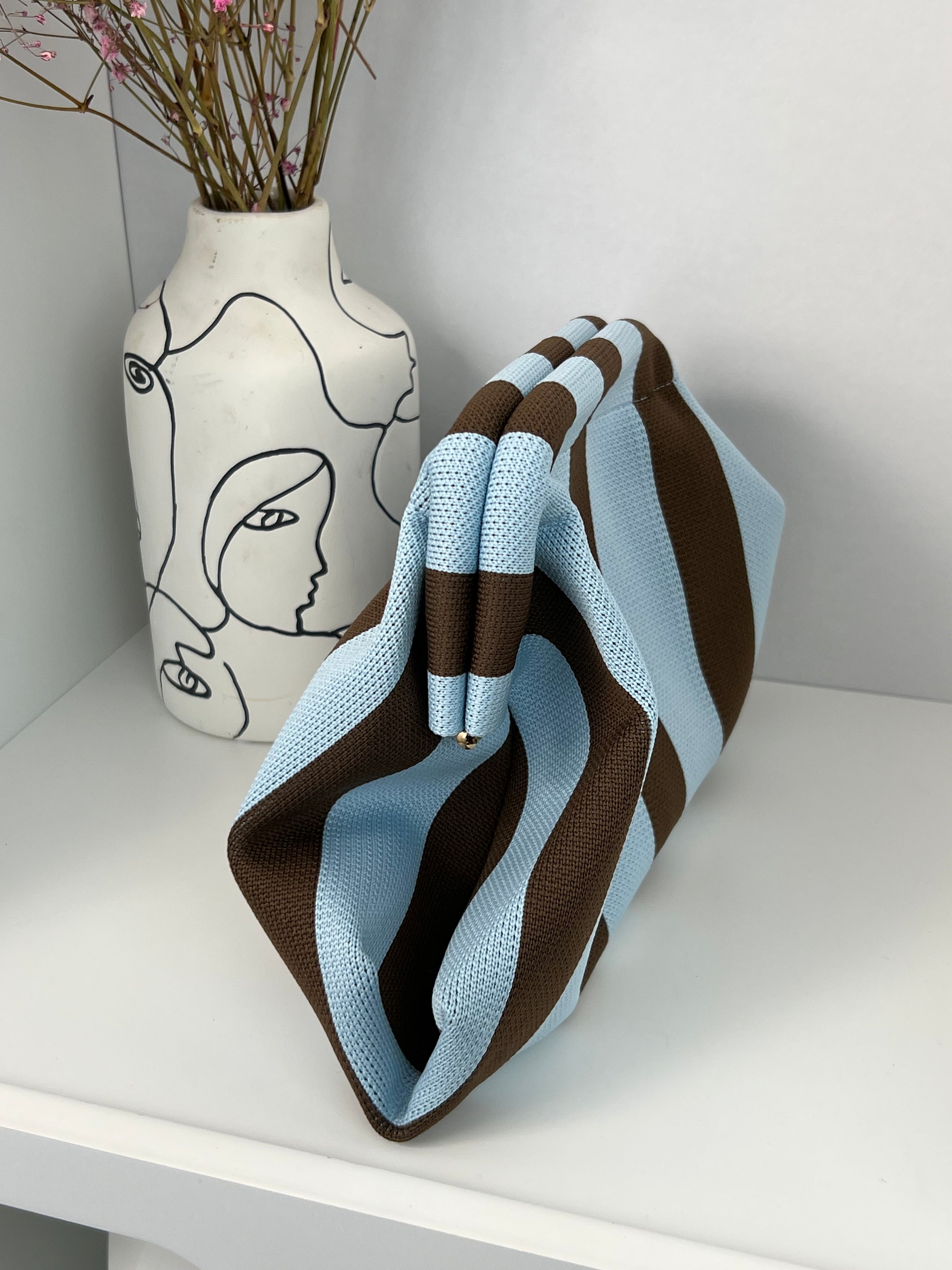 Brown and blue clutch bag: Kaly