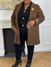 Élégant et raffiné, ce manteau mi-long marron séduit par ses détails sophistiqués. Ses manches à revers dévoilent un intérieur léopard chic et audacieux, offrant une touche de caractère subtile. Les boutons dorés amovibles, délicatement travaillés, viennent parfaire l’ensemble avec une note précieuse et intemporelle.