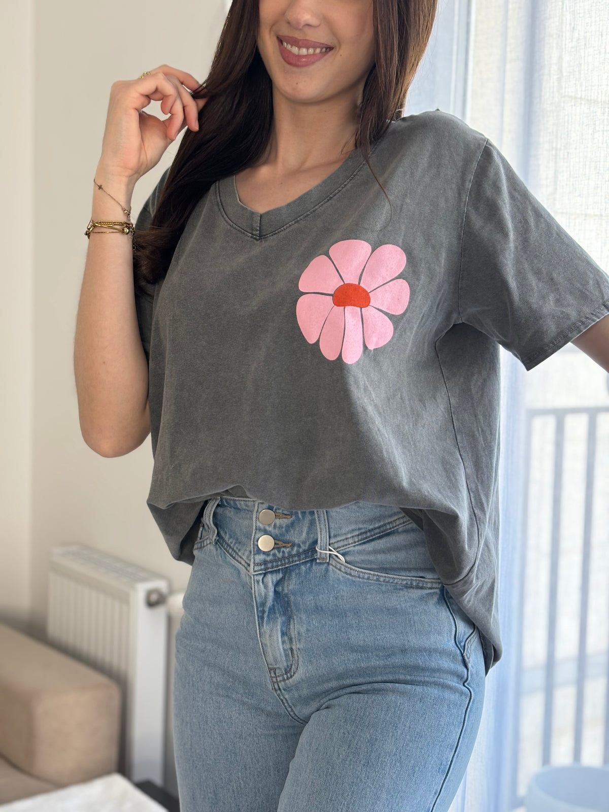 Tee-shirt gris à motifs : Fleur