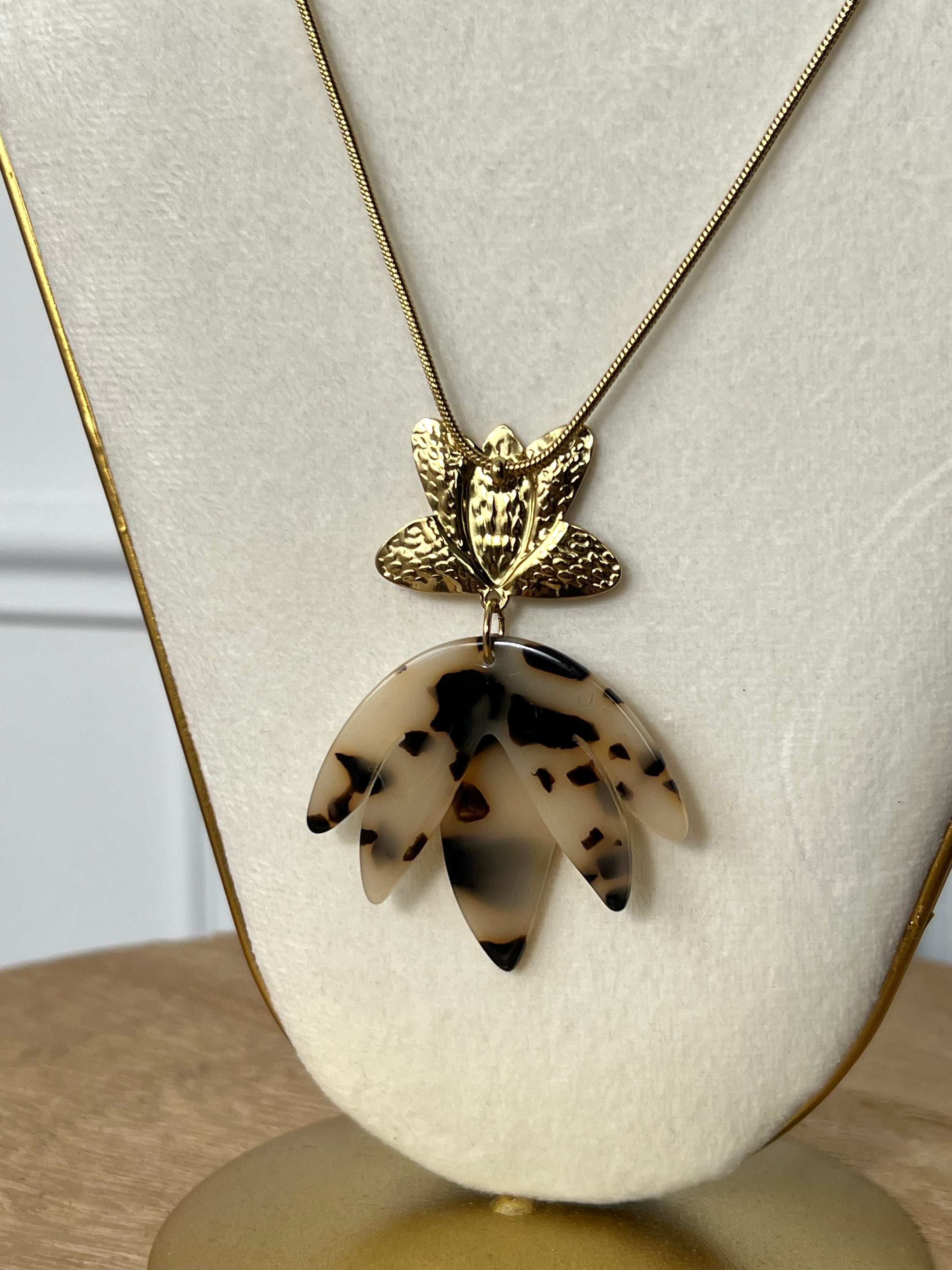 Collier doré : Pozo