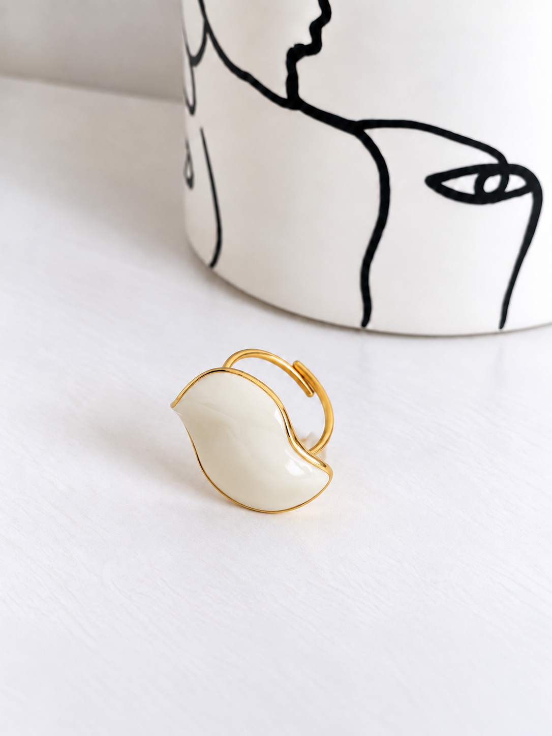 Bague blanche et dorée : Liwen
