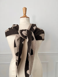 Écharpe triangle marron et taupe : Swan