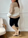 Ce gilet grande taille Milana allie élégance et confort grâce à sa maille douce et son col en V classique. Ses manches longues resserrées avec élastique assurent une tenue parfaite tout au long de la journée