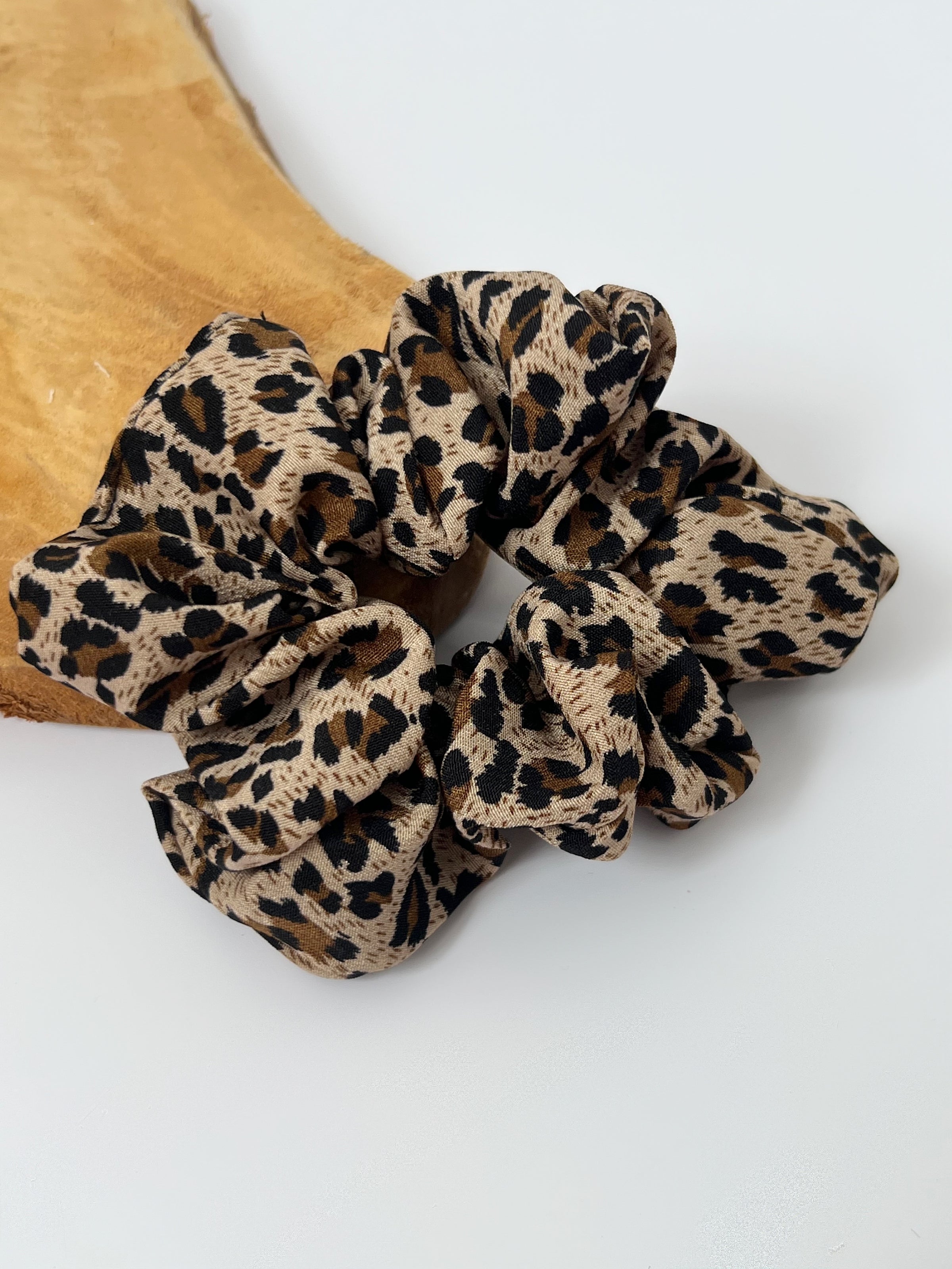 Leopard scrunchie: Vlora