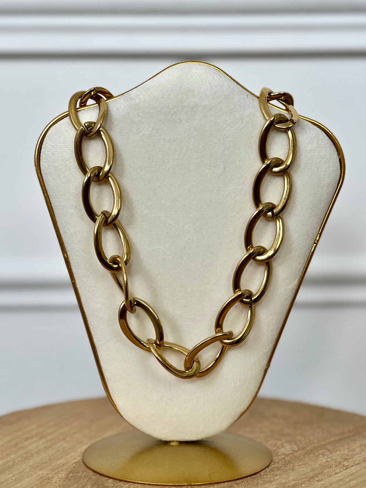 Collier doré : Isio