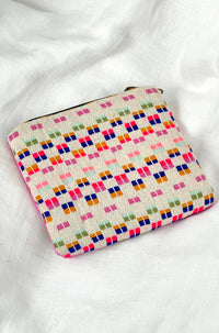 Green pouch: Kiss
