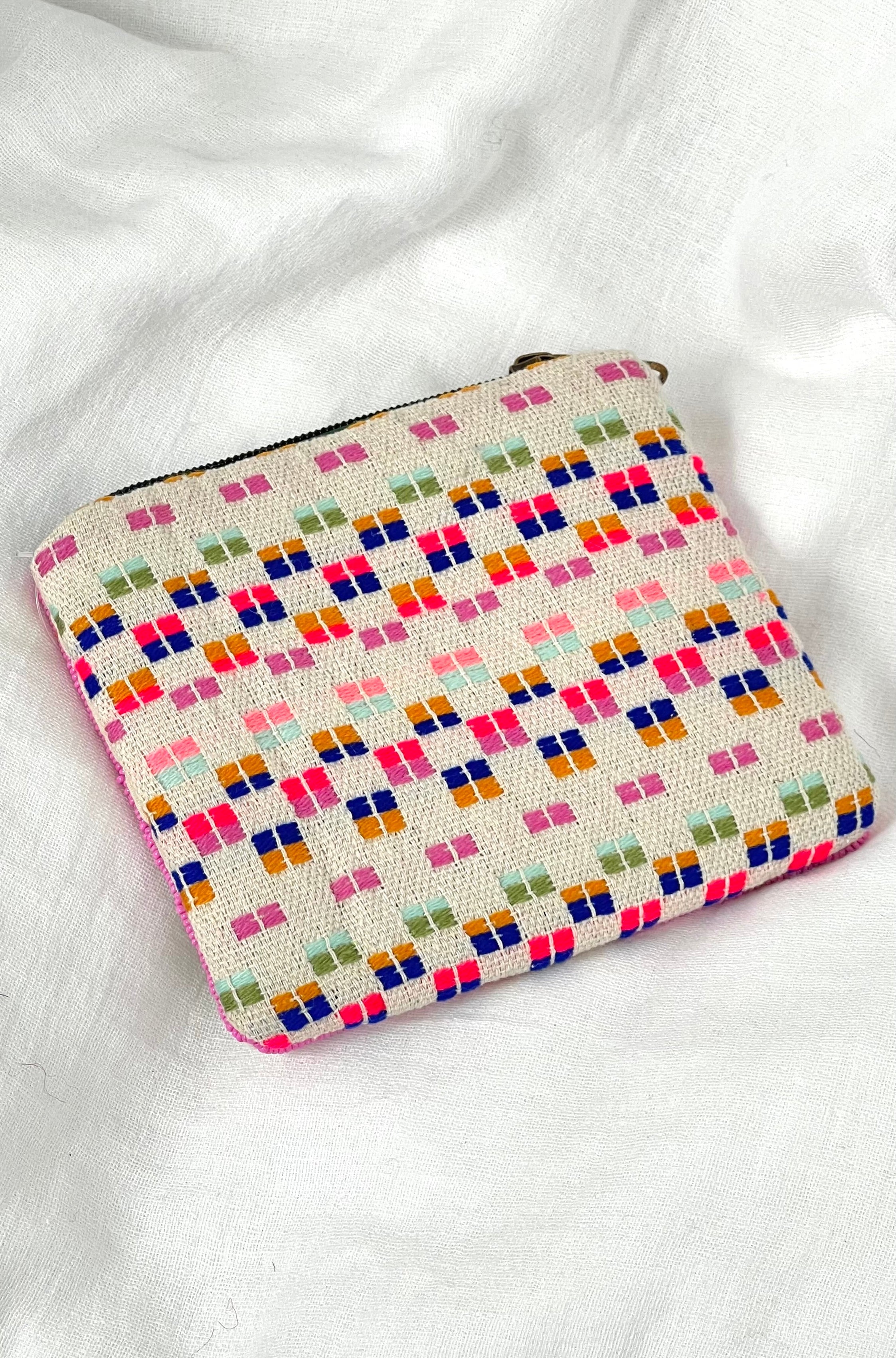 Green pouch: Kiss