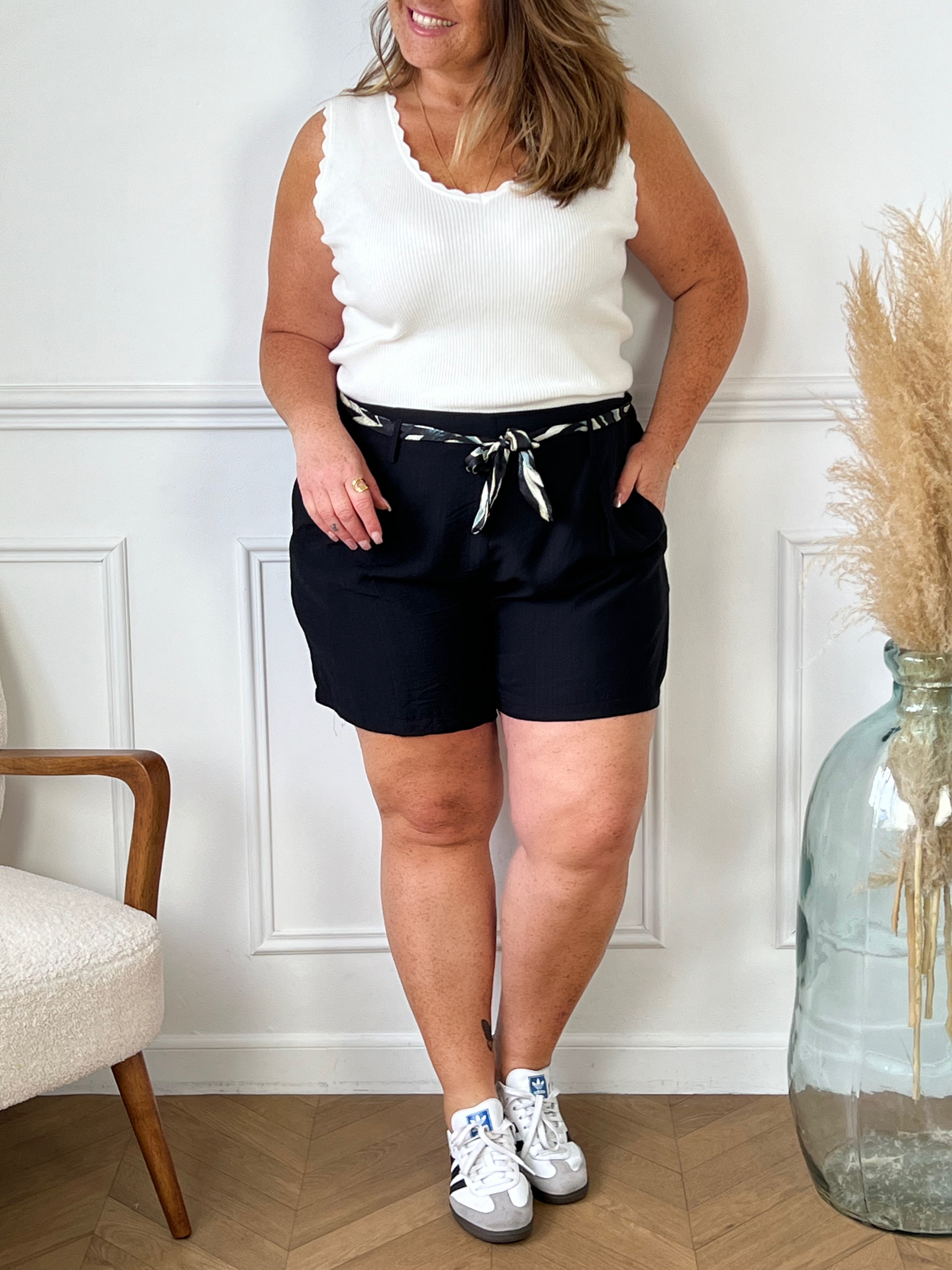 Short fluide noir avec ceinture amovible Loicia