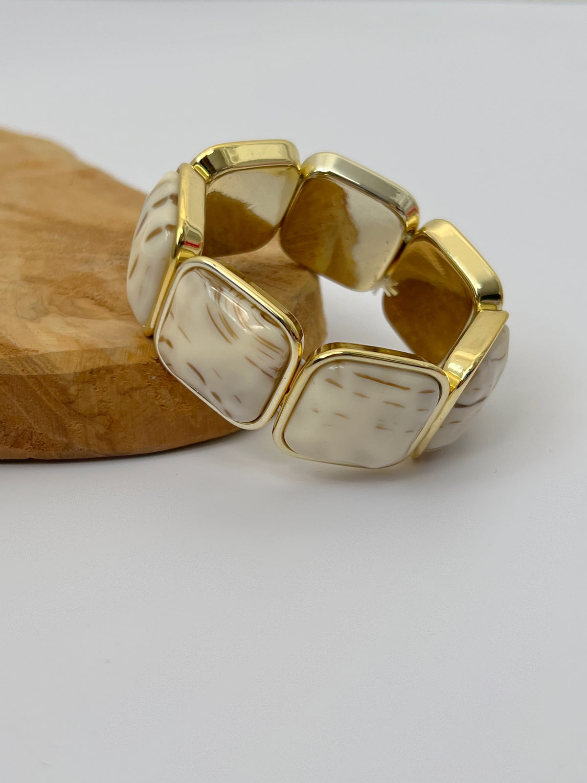 Beige bracelet: Fanny