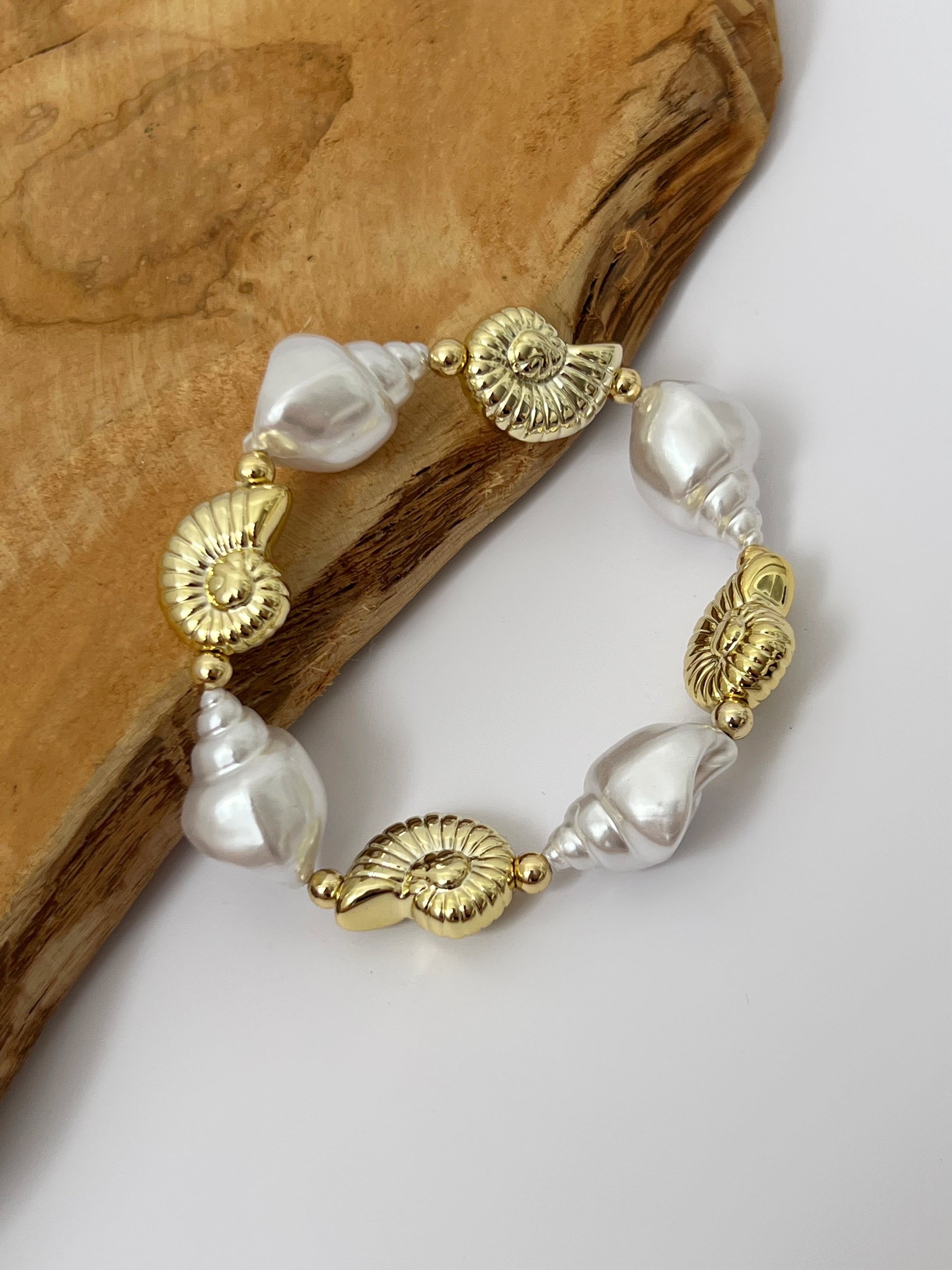 Ecru and gold bracelet: Lyro