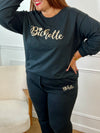 Ce jogging noir allie confort et élégance, avec son inscription dorée ‘Bichette’ qui apporte une touche chic et tendance à vos tenues décontractées.