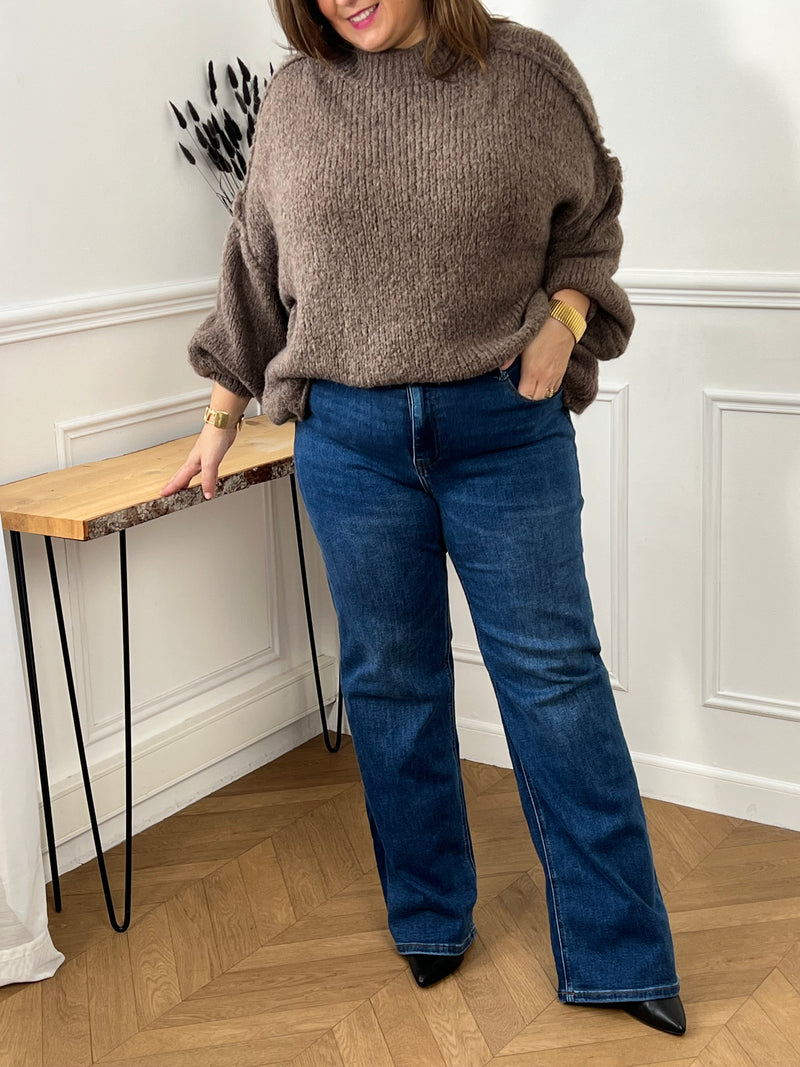 Ce jean Tall est spécialement conçu pour les femmes grandes, offrant une coupe élégante et confortable. Il dispose de deux poches à l'avant et à l'arrière pour ranger vos essentiels, ainsi qu'une fermeture éclair avec bouton pour un ajustement facile.&nbsp;