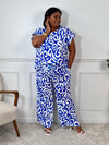 Sublimez votre silhouette avec le pantalon Linzy, une pièce audacieuse en bleu ornée de motifs élégants. Sa coupe ample célèbre vos courbes tout en garantissant un confort optimal pour toutes les occasions.