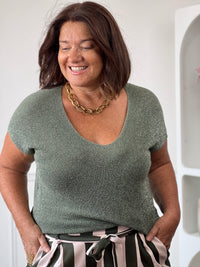Glänzendes Khaki-Top in großen Größen: Daisy