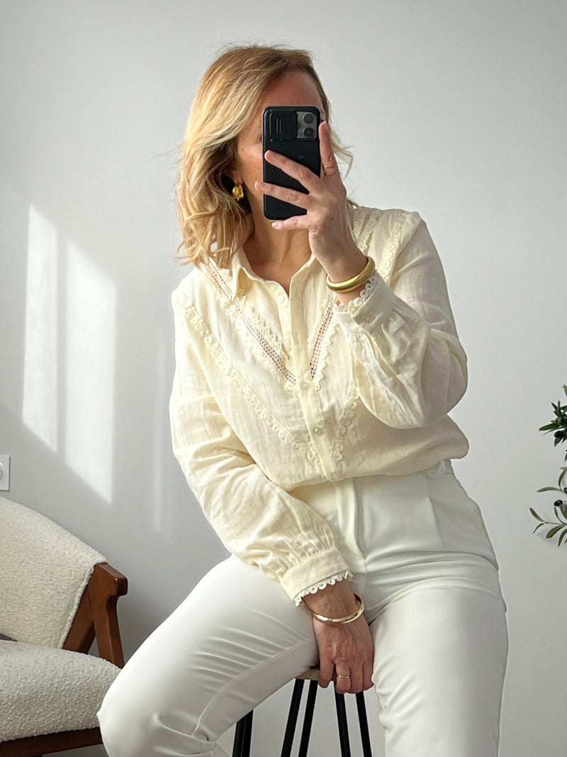 Chemise beige avec broderie : Ariane