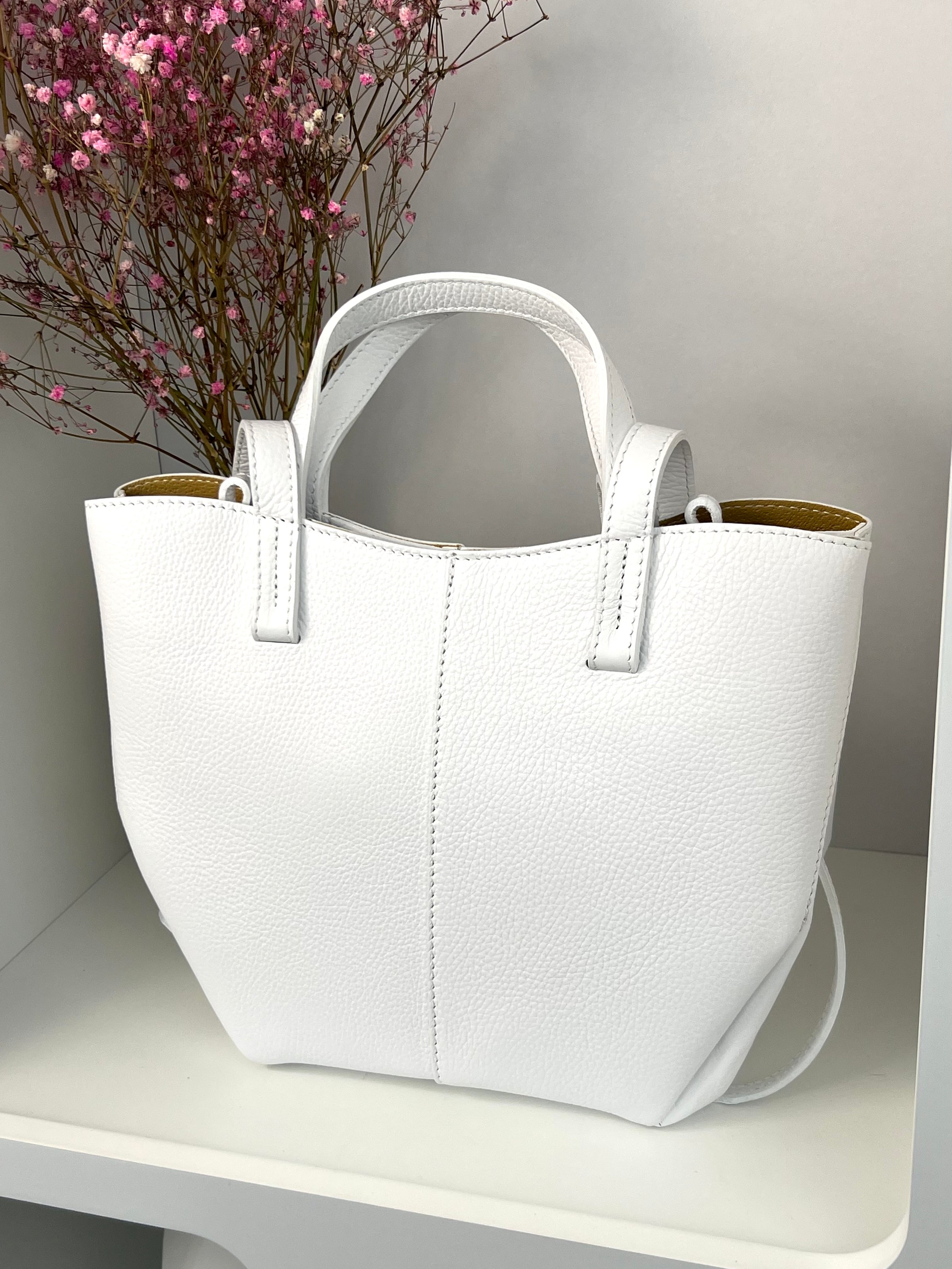 White bag: Samy