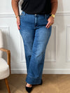 Découvrez le jean super wide leg Elvera, conçu pour allier confort et style. Avec ses deux poches à l'avant et à l'arrière, il offre praticité au quotidien. Sa fermeture à boutons et ses passants pour ceinture assurent un ajustement parfait, mettant en valeur votre silhouette tout en vous laissant libre de vos mouvements.&nbsp;