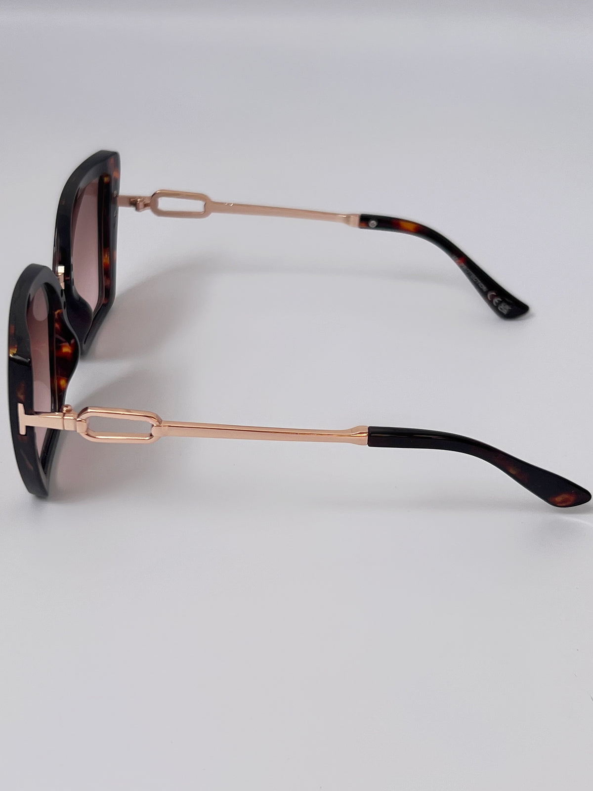 Sunglasses: Florys
