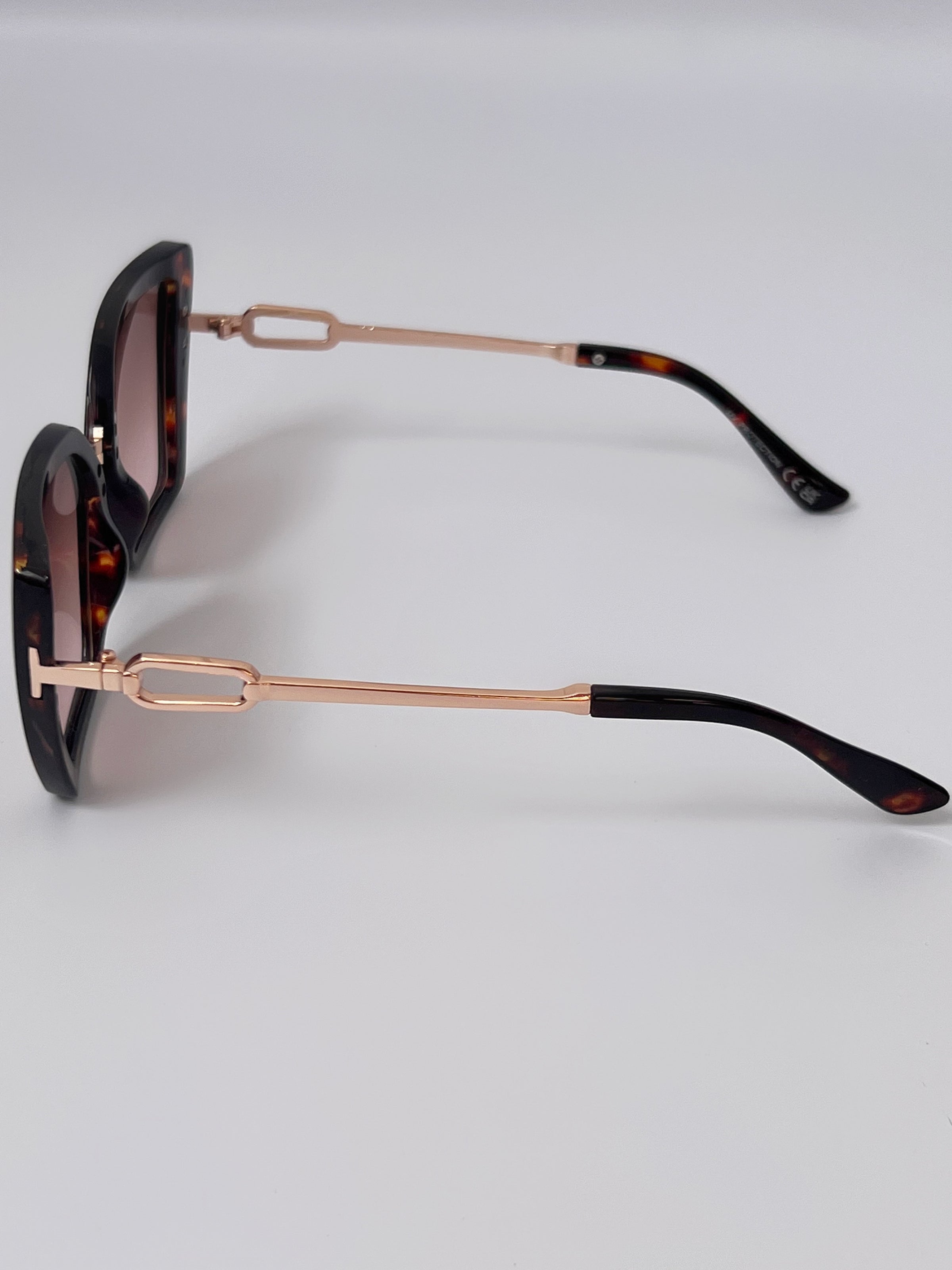 Sunglasses: Florys
