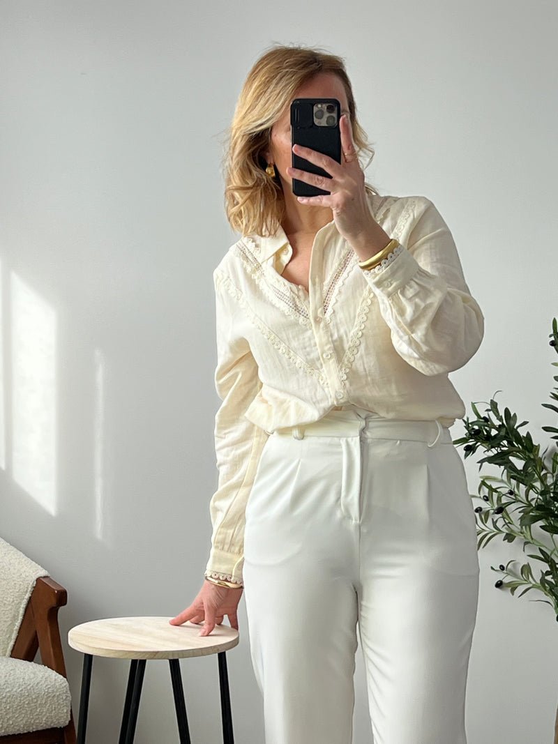 Chemise beige avec broderie : Ariane