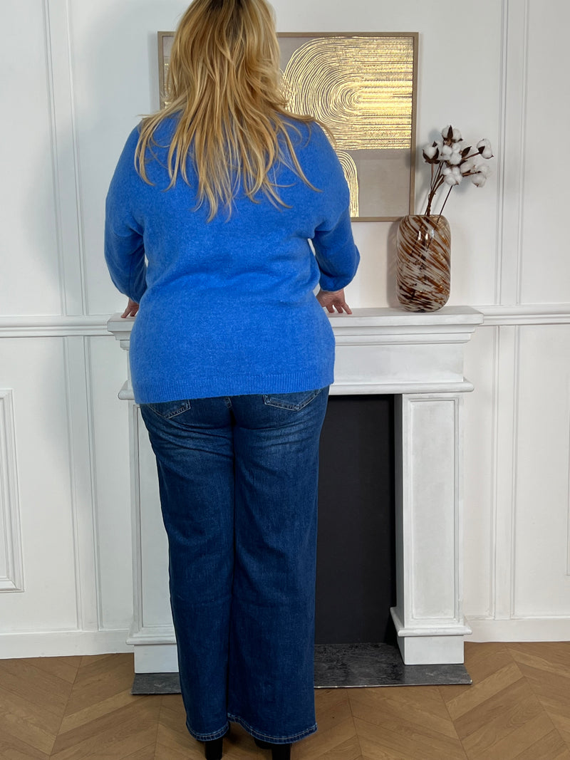 Offrez-vous le confort et le style avec notre pull bleu Angor. Fabriqué avec des matériaux de qualité, ce pull est non seulement doux et chaud, mais il est également élégant et facile à porter. Parfait pour toutes les occasions, ce pull sera un ajout polyvalent à votre garde-robe.