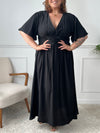 Robe longue noire grande taille femme, Chic et confortable, cette robe à manches courtes et col V sublime la silhouette. Sa taille élastique au dos assure un ajustement agréable. En couleur noire, elle est parfaite pour une allure féminine et tendance en grande taille.