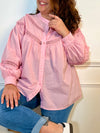 Cette chemise rose manches longues Angelina est à la fois élégante et pleine d'esprit. Parfaite pour ajouter une touche de fantaisie à votre tenue avec ses boutons et broderies uniques sur le devant et aux manches.