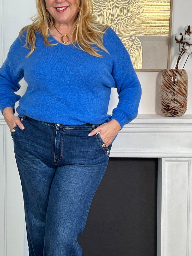 Offrez-vous le confort et le style avec notre pull bleu Angor. Fabriqué avec des matériaux de qualité, ce pull est non seulement doux et chaud, mais il est également élégant et facile à porter. Parfait pour toutes les occasions, ce pull sera un ajout polyvalent à votre garde-robe.