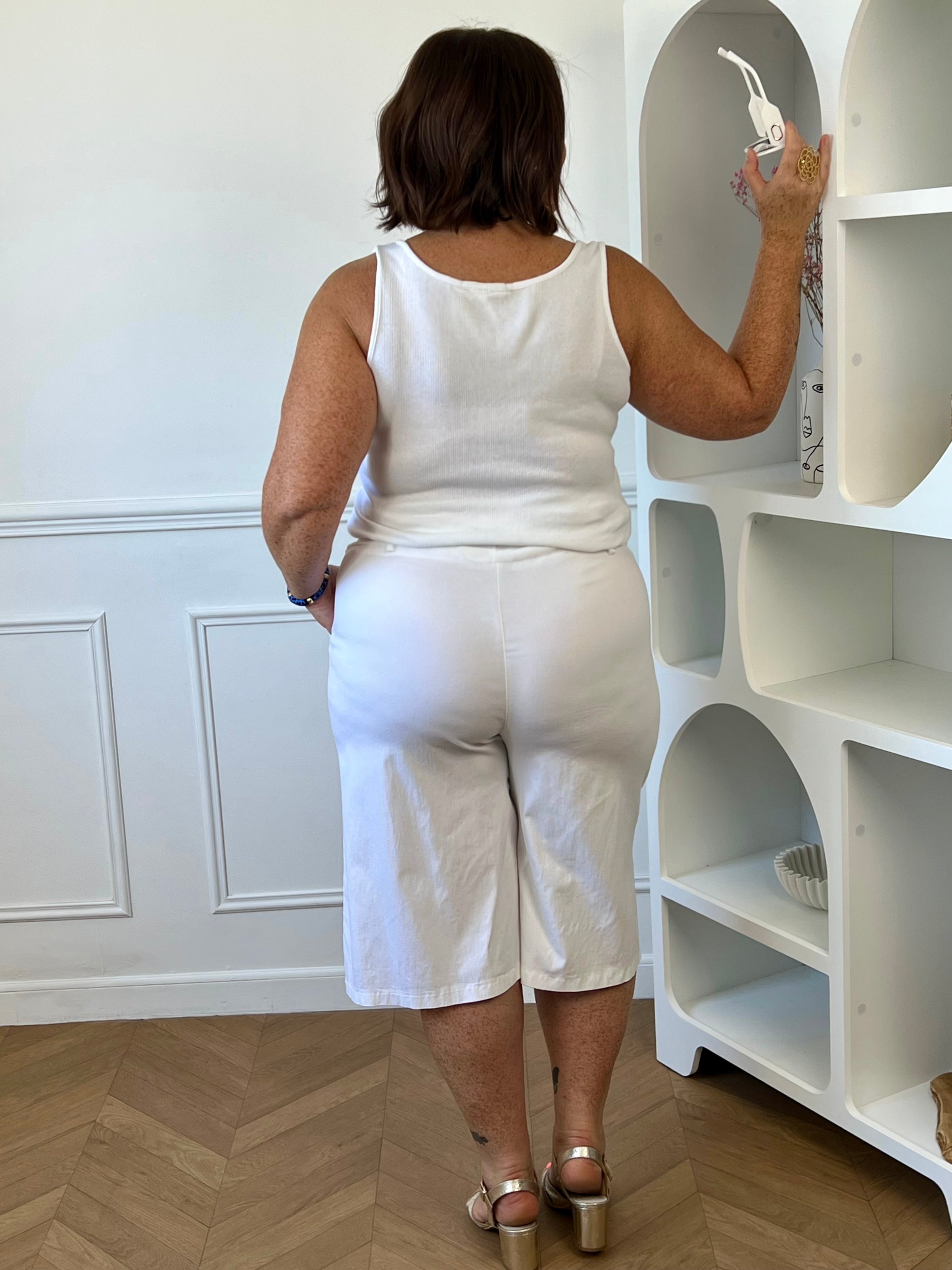 Bermuda blanc grande taille Made in Italy vue de dos – Loïcia