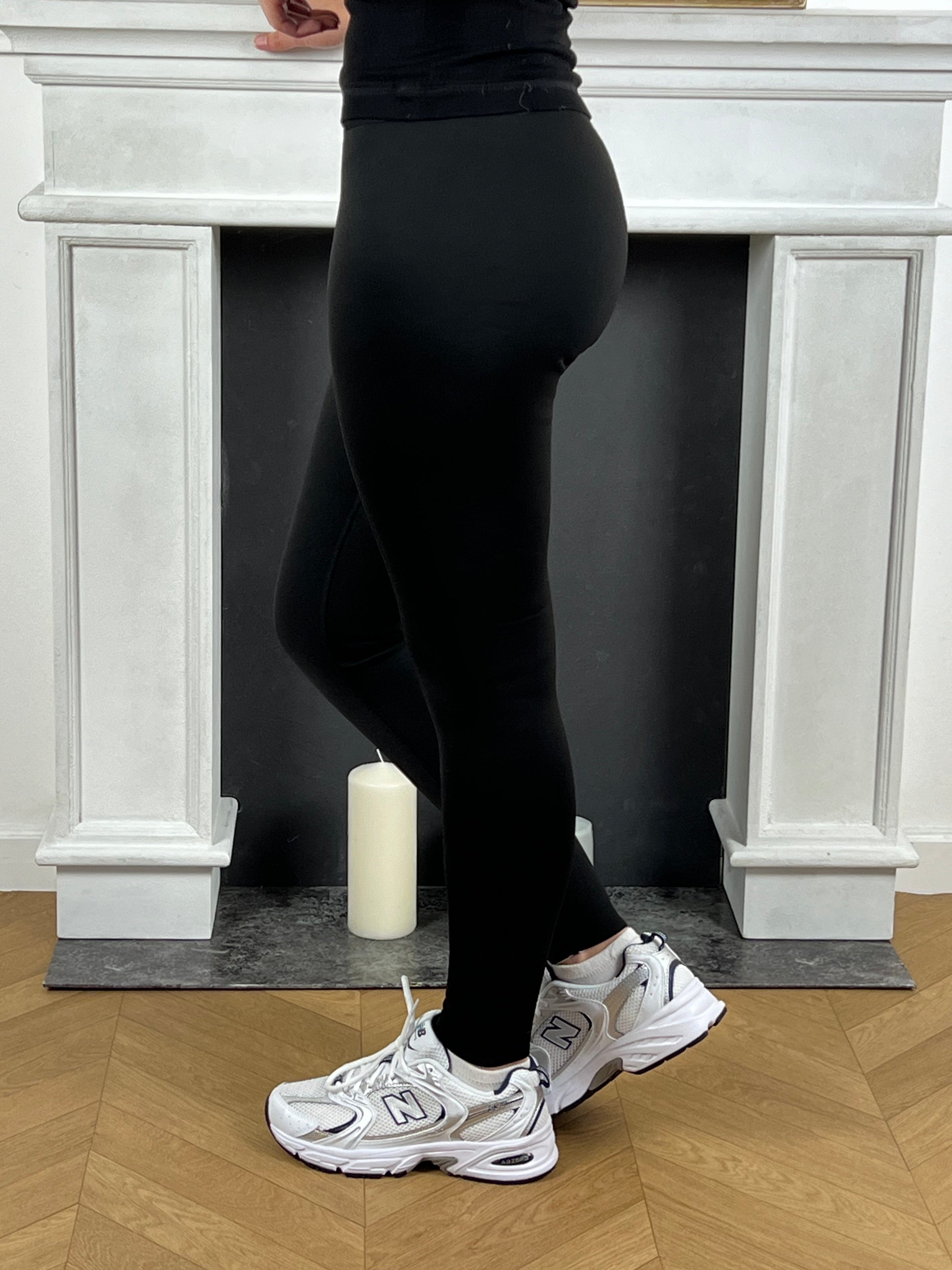 Legging polaire noir femme Legging taille haute Slim Intérieur polaire Couleur : noir, polaire écru  Composition : 78% Polyamide, 22% Elasthanne / doublure : 90% Polyester, 10% Elasthanne