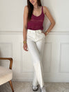 Ce top en crochet mauve Juana, avec son col rond ajouré, allie élégance et légèreté. Sa texture délicate offre un confort agréable tout en apportant une touche bohème à votre tenue. Parfait pour sublimer vos looks estivaux avec douceur et style.
