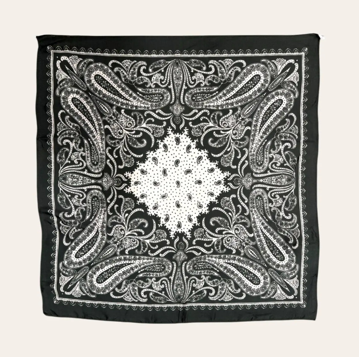 Foulard en soie noir : Sonia