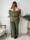 Cette combinaison kaki grande taille est polyvalente et élégante. Son col bateau élastique avec volants, sa taille élastique et sa ceinture amovible mettent en valeur votre silhouette. Avec ses poches latérales, vous avez tout ce dont vous avez besoin pour partir à l'aventure.