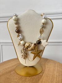 Collier doré : Ledes