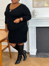 Chic et confortable, la robe pull longue noire grande taille pour femme séduit par sa coupe ample et son col V élégant. Dotée de manches longues, elle s’agrémente d’une broche en forme d’étoile sur le devant pour une touche raffinée. Un incontournable du dressing d’hiver, alliant style et confort