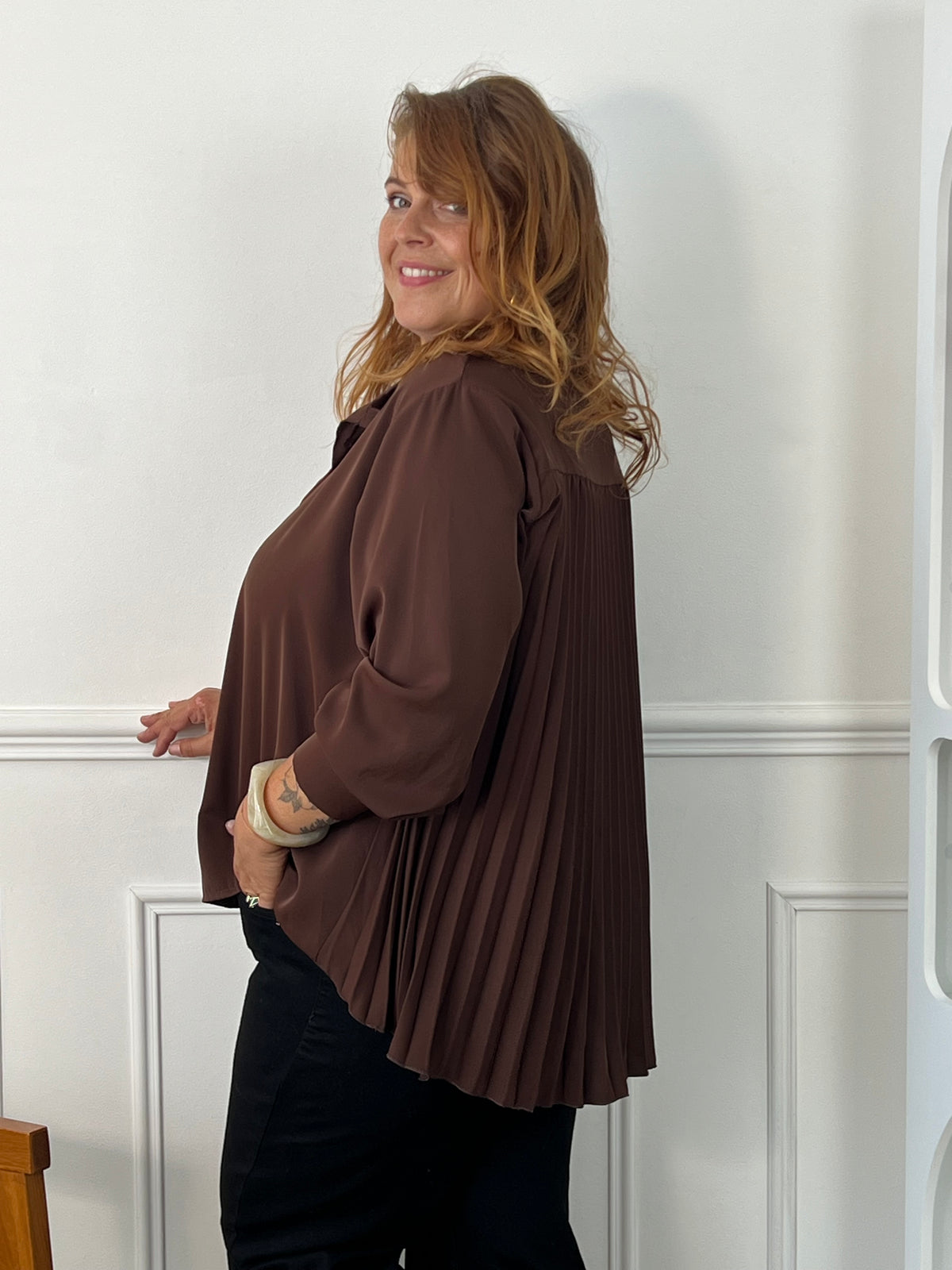 Chemise marron plissée grande taille femme – Aziel | Loïcia