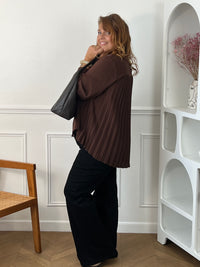 Détail col chemise et boutons de la chemise marron grande taille Aziel – Made in Italy | Loïcia