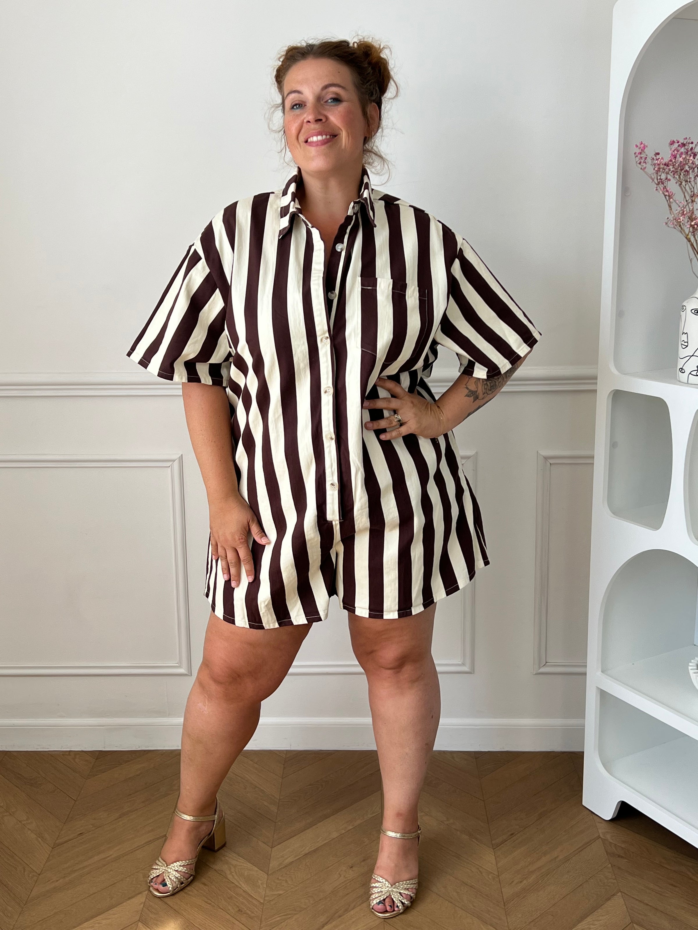 Combishort marron à rayures grande taille Cathy col chemise manches courtes 3 poches – Loïcia
