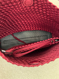 Burgundy bag: Luciana