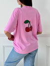 Faites vous plaisir avec notre tee-shirt rose Siana ! Avec son imprimé "mon chéri" et motif cerise, vous serez sûre de vous démarquer. En plus, avec ses manches courtes et col rond, vous serez à la fois élégante et confortable.