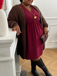 Donnez à votre garde-robe une touche élégante et sophistiquée avec le gilet long marron Louison. Fabriqué avec un tissu de qualité, ce gilet ajoutera une touche de confort et de style à toutes vos tenues. Restez au chaud et tendance avec ce gilet polyvalent qui vous aidera à créer des looks uniques pour toutes les occasions.