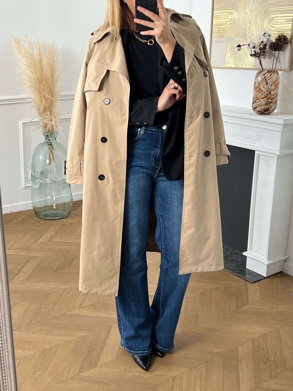 Ce jean bleu jambe large Tall est spécialement conçu pour les femmes grandes, offrant une coupe élégante et confortable. Il dispose de deux poches à l'avant et à l'arrière pour ranger vos essentiels, ainsi qu'une fermeture éclair avec bouton pour un ajustement facile.&nbsp;