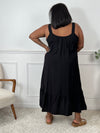 Notre robe Sophie valorise les silhouettes avec sa coupe ample et longue. Son col carré élastiqué, ses délicates fleurs en relief et ses volants sur le bas vous offrent élégance et confort. Les bretelles fixes assurent un maintien parfait pour une allure féminine en toute confiance.