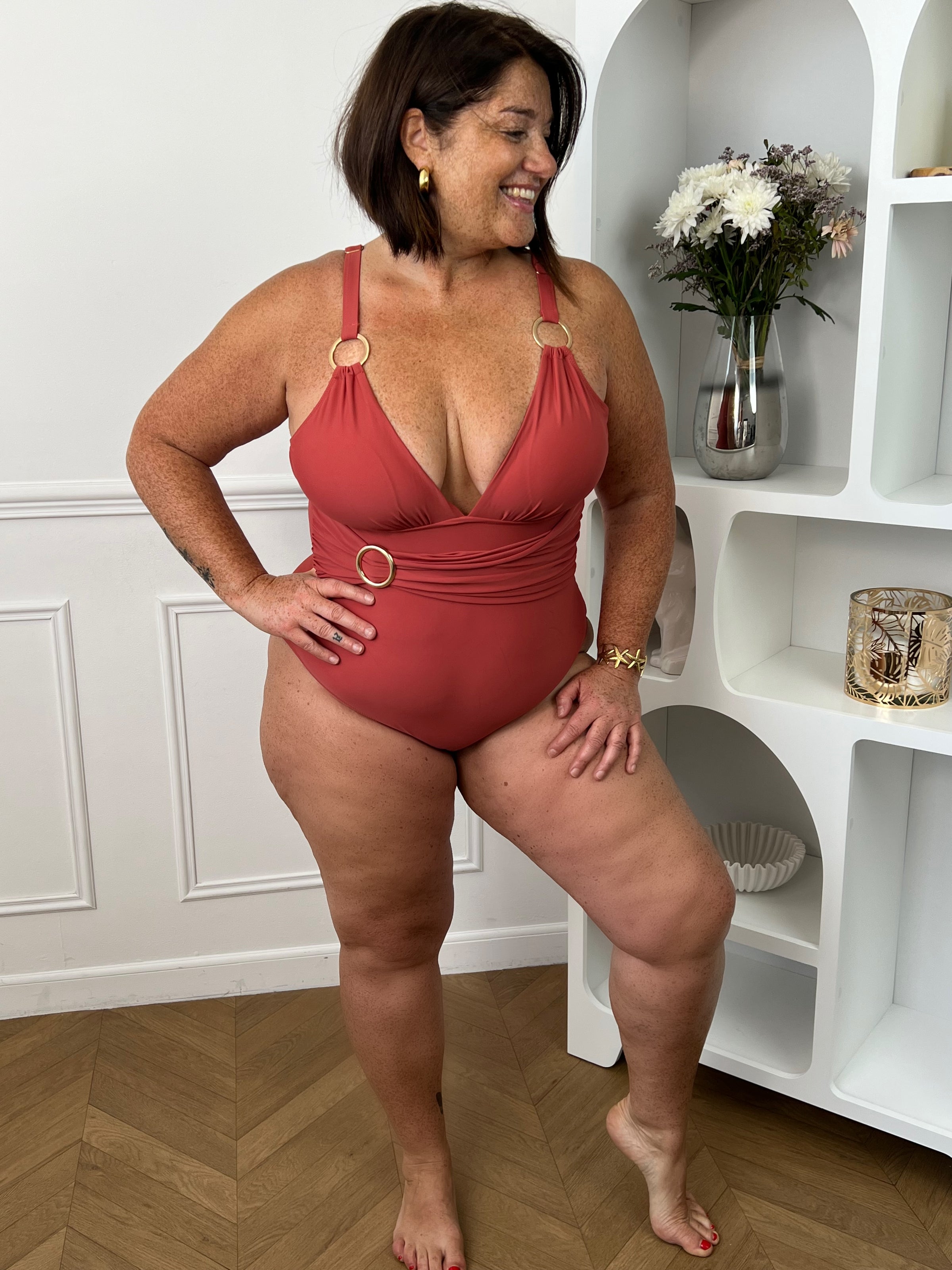 Old pink one-piece swimsuit Curve: Trendy