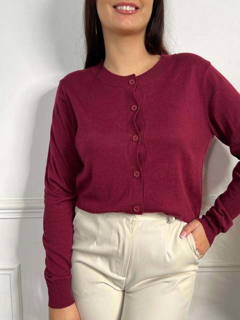 Gilet fin bordeaux à manches longues femme
Manches longues
Fin
Col rond
Boutons sur la longueur
Couleur : bordeaux
