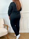Pull grande taille noir à manches longues avec col rond, orné de l’inscription "Bichette" en doré pour une touche féminine et raffinée.