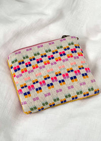Pink pouch: Kiss