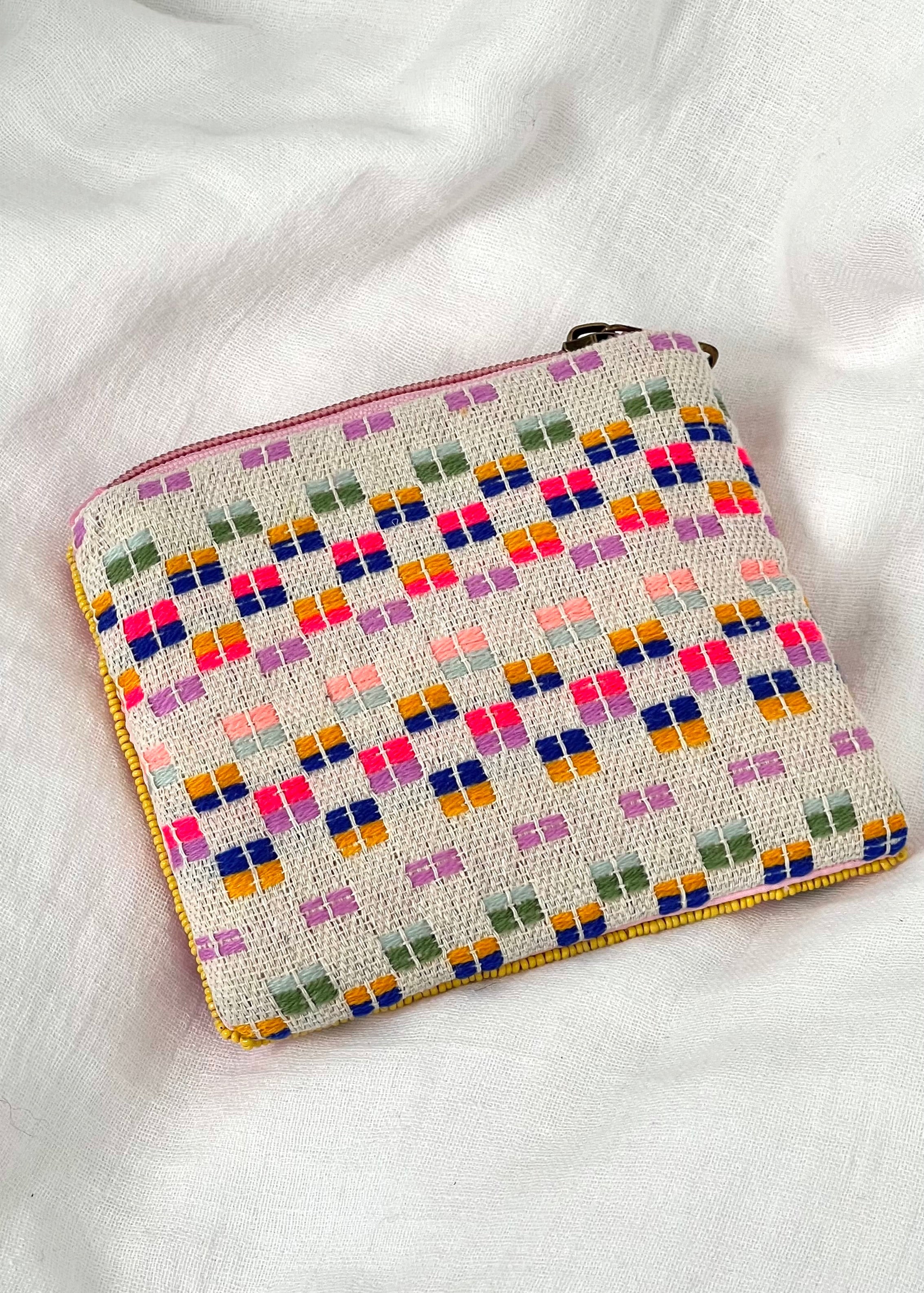 Pink pouch: Kiss